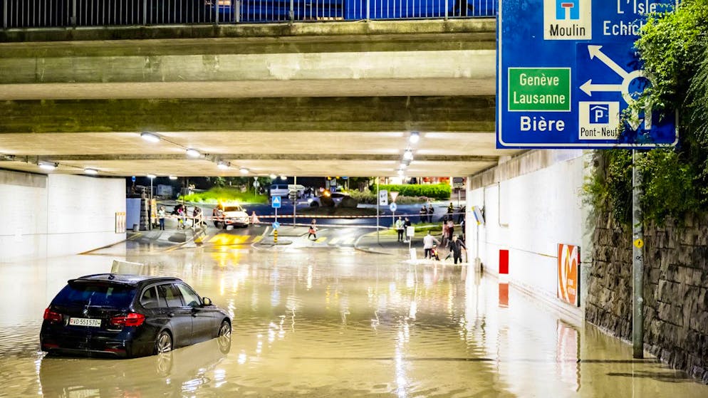 découvrez l'impact des inondations sur l'aéroport de genève et les mesures prises pour faire face à la situation. restez informé sur les perturbations et les solutions mises en place.