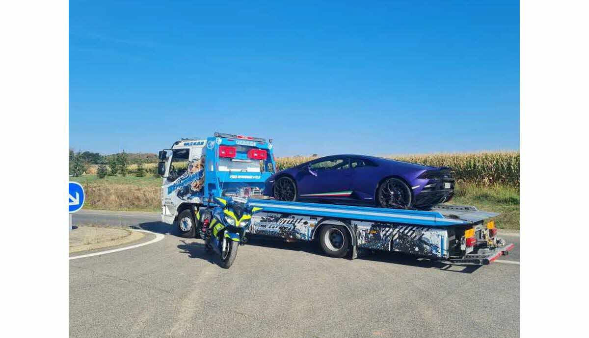 un conducteur ukrainien a été arrêté avec une lamborghini non déclarée.