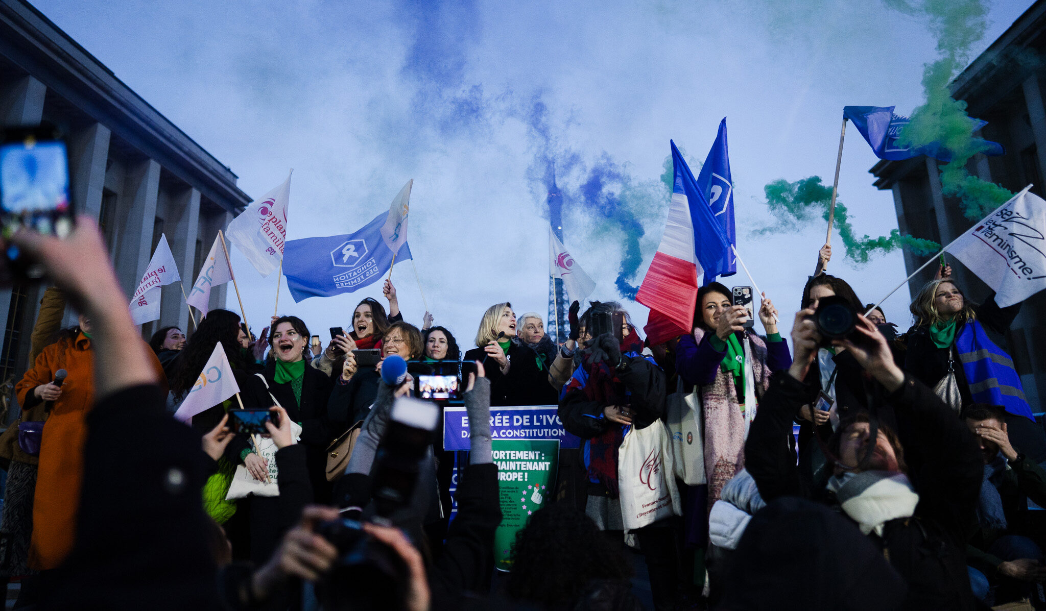 découvrez l'importance de la manifestation pour les droits des femmes, explorez le féminisme et laissez-vous inspirer par l'espoir d'un avenir égalitaire.