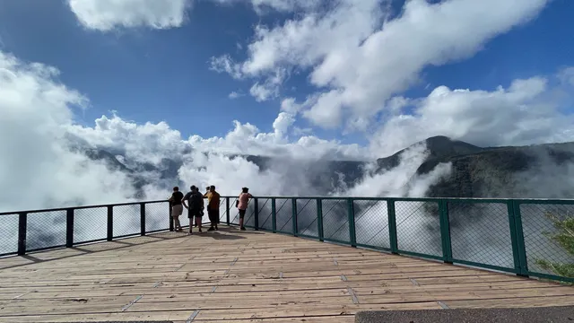 profitez d'un samedi ensoleillé avec des températures atteignant 33°c avant l'arrivée imminente de la pluie. une journée idéale pour se détendre à l'extérieur tout en profitant des derniers rayons de soleil.