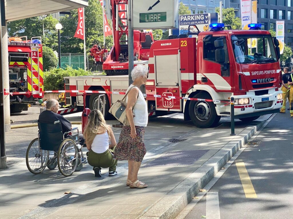 un incendie maîtrisé a fait une dizaine de blessés à spreitenbach (ag). découvrez les détails de cet événement inquiétant.