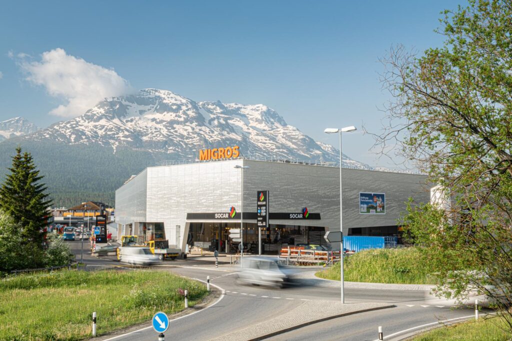 découvrez les dernières nouvelles concernant la cession de boutiques par migros. explorez les raisons de cette décision stratégique et son impact sur le marché du commerce en suisse.