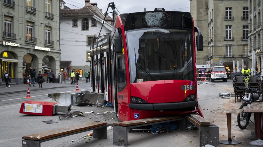 découvrez les détails du déraillement sur la ligne fribourg-bern. informez-vous sur les causes, les conséquences et les mesures mises en place pour assurer la sécurité des voyageurs. restez à jour avec les dernières nouvelles et recommandations des autorités.